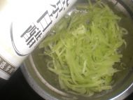 凉拌莴苣丝