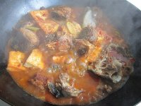 鲶鱼焖豆腐
