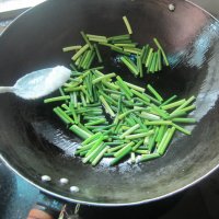 猪肉蒜苔炒油豆腐