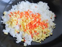 青椒鸡蛋花炒饭