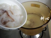 蚬肉鲜鱿米粉汤