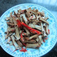 蒜米辣椒拌卤豆腐丝