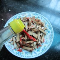 蒜米辣椒拌卤豆腐丝