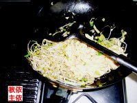 蚝油银芽韭菜炒豆皮