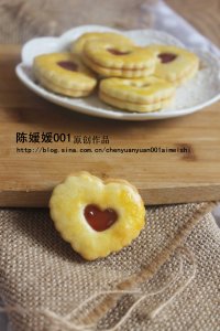 草莓酱夹心小饼干