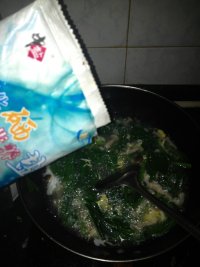 菠菜蘑菇肉丝鸡蛋汤