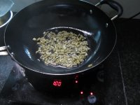 酸豆角炒猪耳