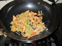 酸豆角炒猪耳