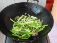 蒜苔炒肉丝