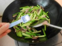 蒜苔炒肉丝