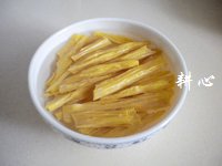 金针菜腐竹排骨汤