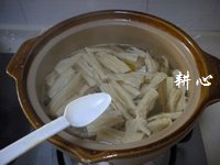 金针菜腐竹排骨汤