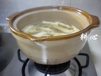 金针菜腐竹排骨汤