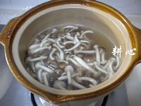 蟹味菇板筋肉汤