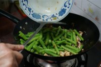 豆角炒鲜鱿