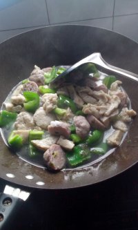 青椒水面筋炒肉圆