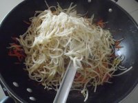 胡萝卜豆芽炒饼