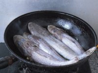蒜烧辫子鱼