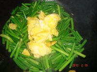 蒜台炒鸡蛋