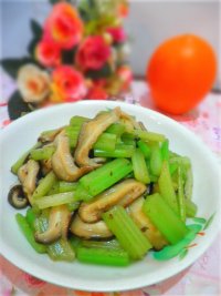 芹菜炒香菇
