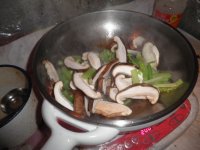 芹菜炒香菇