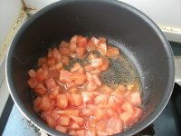 金针菇肥牛番茄汤