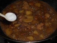 鸡腿炖土豆