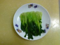 酱汁浇油菜