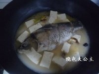 鲫鱼炖豆腐