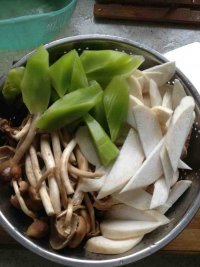 药膳鸡汤