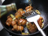 菠萝黑米汁烧肉