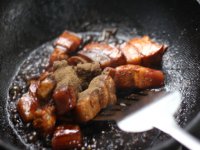 菠萝黑米汁烧肉