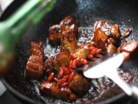 菠萝黑米汁烧肉