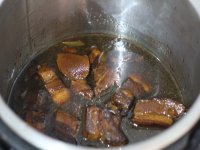 菠萝黑米汁烧肉