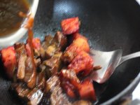 菠萝黑米汁烧肉