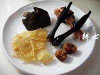 黑虎掌花胶炖鸡脚汤
