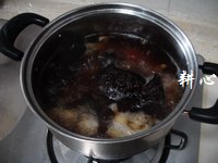 黑虎掌花胶炖鸡脚汤