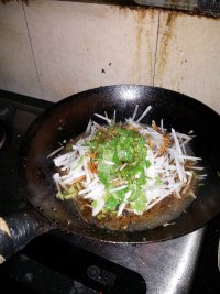 鱼头鱼尾巴鱼肠煮萝卜丝