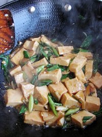 蒜苗烧豆腐