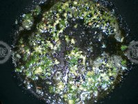 三文鱼排酒香罗勒蛤蜊粉