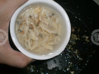 三文鱼排酒香罗勒蛤蜊粉