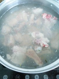 玉米炖排骨