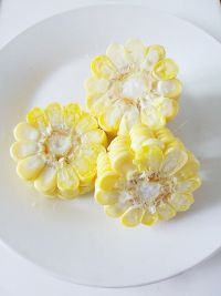 玉米炖排骨