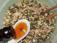 萝卜缨肉末香干千张包