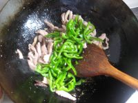 肉丝炒青椒烤麸