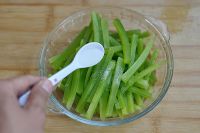 椒油脆莴苣