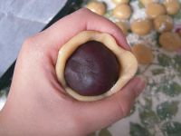 豆沙咸蛋黄月饼