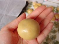 豆沙咸蛋黄月饼