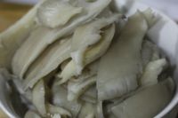 荠菜炒蘑菇