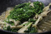 荠菜炒蘑菇